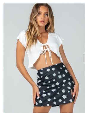 Princess Polly Black Daisy Print Mini Skirt